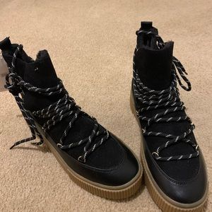 H&M Faux-Fur Lined High Top Boots  Size 8 New